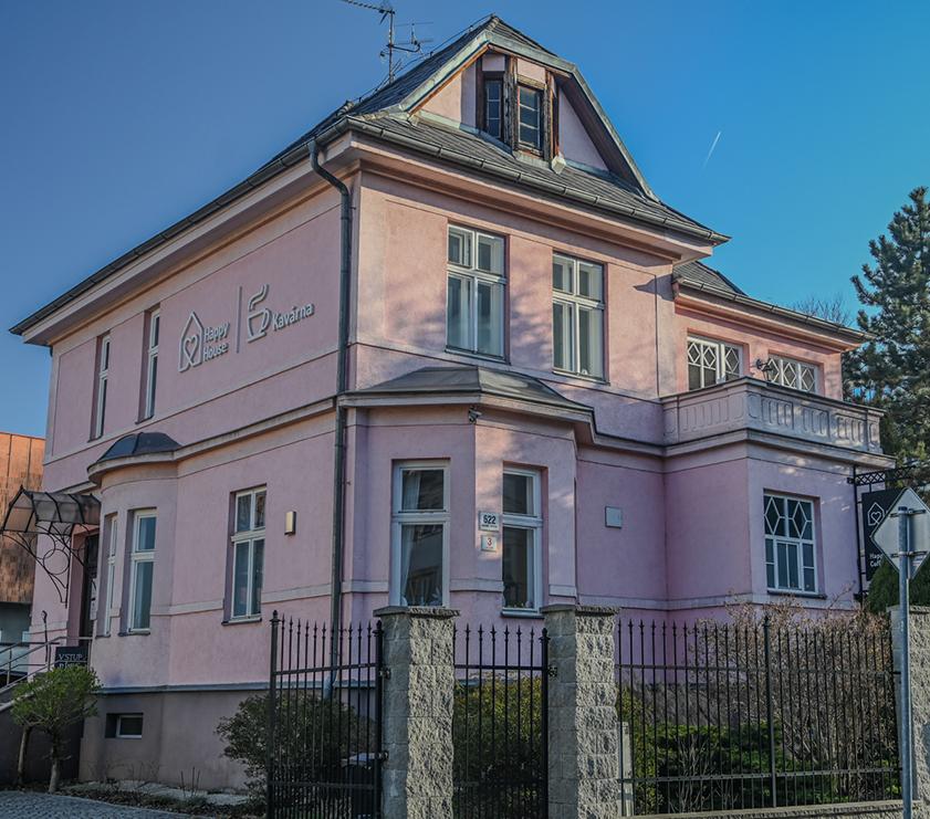 kavárna s venkovním posezením