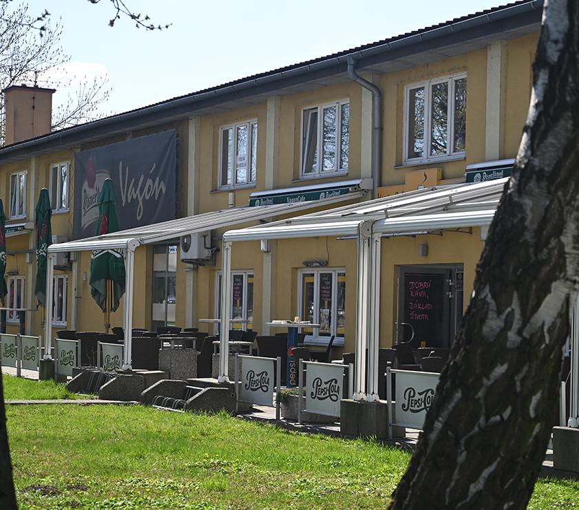 kavárna v blízkosti nemocnice